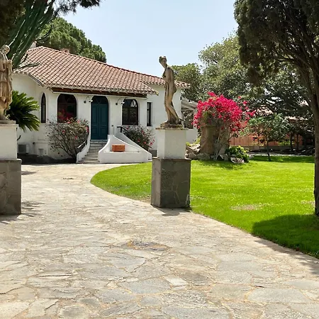 Villa Lux Historic Giardini, With Private Pool Southsardiniaholidays *
