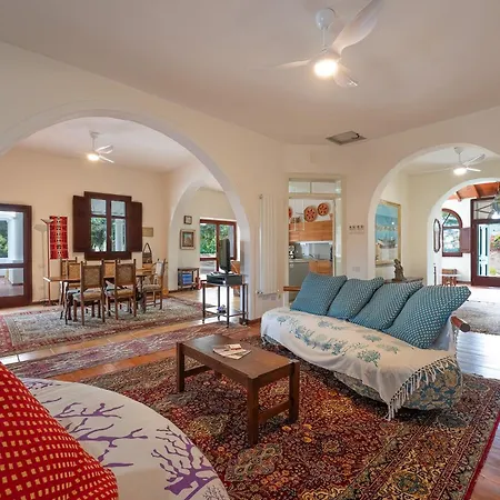 Lux Historic Giardini, With Private Pool Southsardiniaholidays Villa