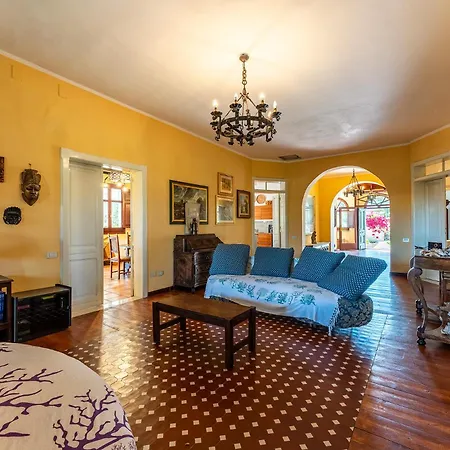 Historic Giardini, Pool And Private Park Villa *